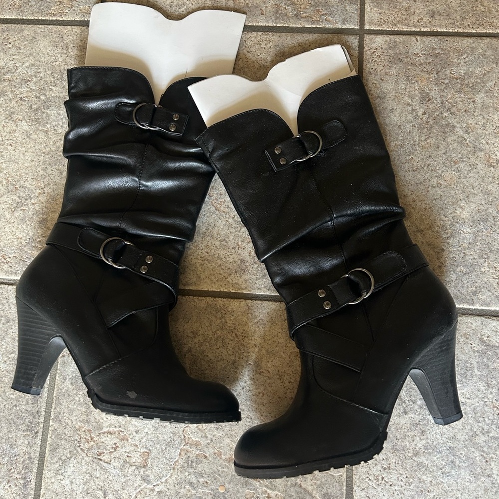 Black Mid-Calf Heeled Boots with Buckle Straps